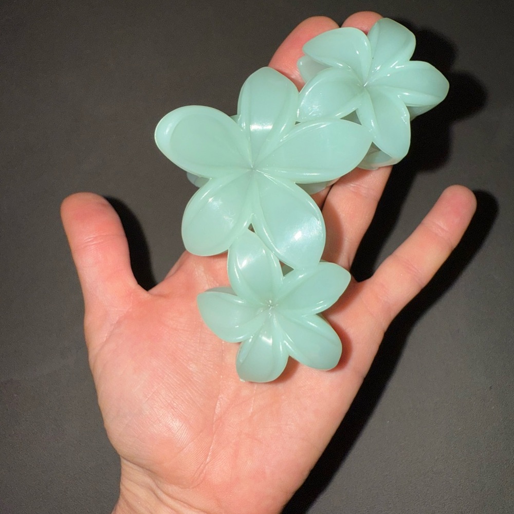 Mint Green Floral Claw Clip - Women's Jewelry